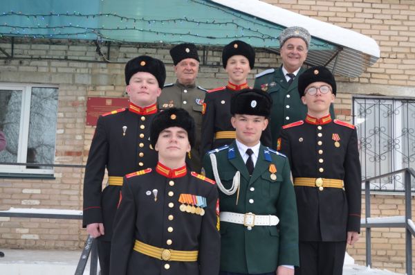 В Уйской школе прошла встреча с курсантом военного училища