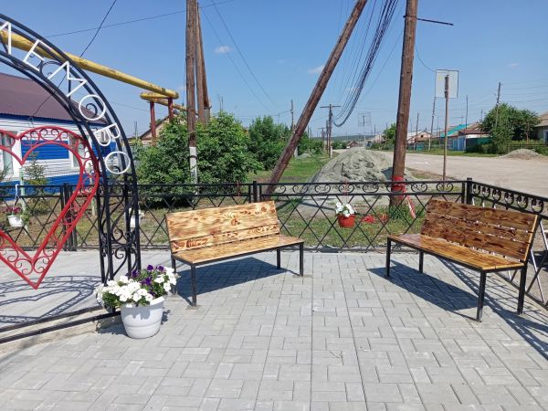 В Уйском районе село Нижнеусцелемово благоустраивается