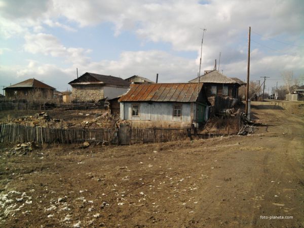 В Белово по улице Ленина меняют водопроводную трубу