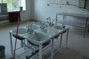 В Уйской средней школе продолжается капитальный ремонт