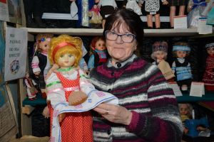 В Уйской библиотеке проходит выставка кукол