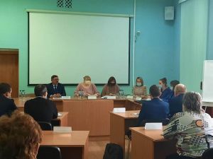 В Уйском побывали представители Министерства соцотношений региона