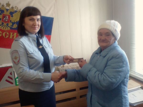 Жительнице поселка Горки был вручен паспорт гражданина РФ