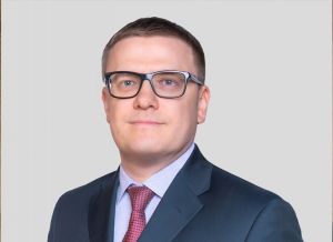 Алексей Текслер рекомендовал муниципалитетам сосредоточиться на уборке тротуаров и дворовых проездов