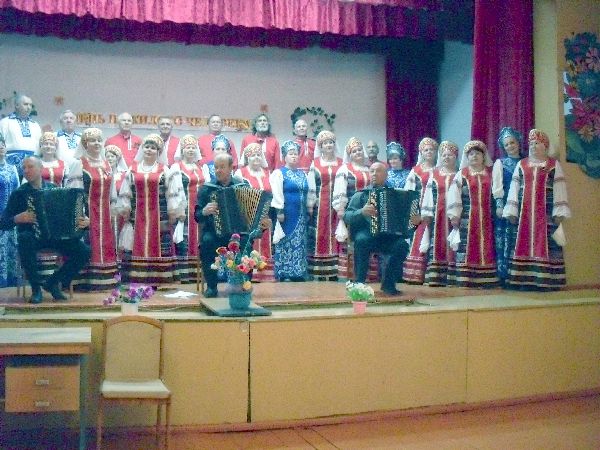 Открыл концертный сезон хор русской песни ДК «Колос»