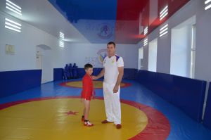 В Уйском ремонтируют тренажерный зал
