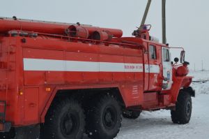 В Ларино от огня пострадали два сарая и гараж