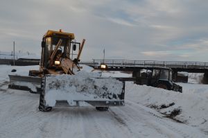 В Уйском расчистили от снега участок, где организуют купель