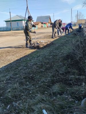 В Аминево около 50 жителей навели порядок на общественных территориях