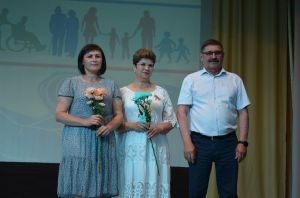 Сегодня в Уйском ДК &laquo;Колос&raquo; чествовали социальных работников