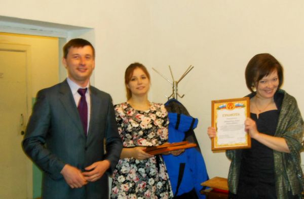 Молодежь поздравила сотрудников уйской прокуратуры