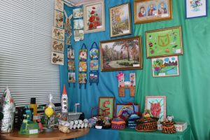 В Уйском ЦВР проходит выставка детского художественного творчества