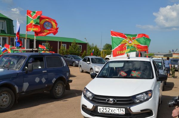 Сегодня   в Уйском прошел праздник День пограничных войск