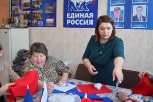 В Уйском прошел мастер-класс по изготовлению куклы «Россиянка»