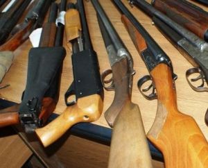 Двое уйчан незаконно хранили у себя дома оружие