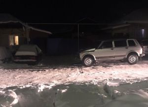 В Уйском неизвестный водитель наехал на автомобиль и скрылся с места ДТП