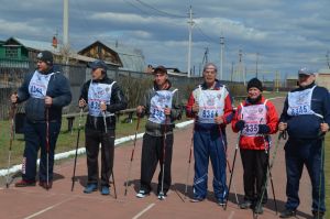 В Уйском на стадионе &laquo;Юность&raquo; прошли соревнования по скандинавской ходьбе