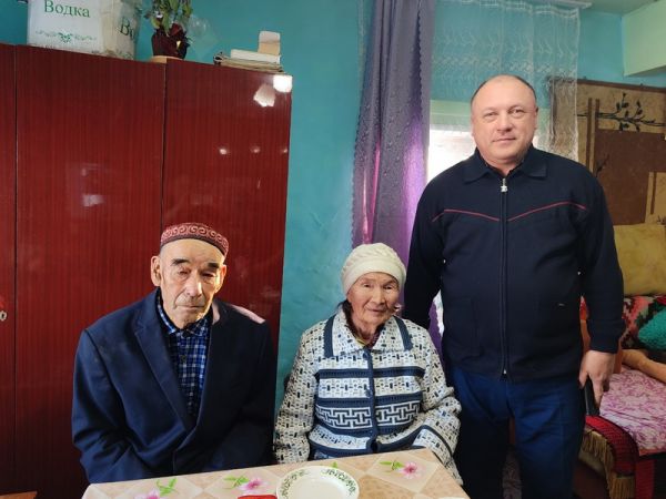 В Булатово поздравили супругов с 65-летием совместной жизни