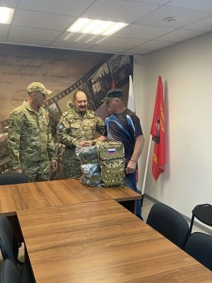 Уйское отделение &laquo;Боевого Братства&raquo; передали первый рюкзак &laquo;Новобранца&raquo; нашему земляку
