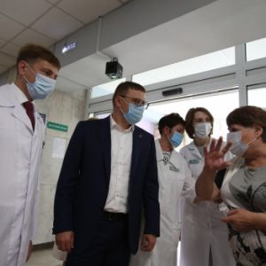 Глава региона Алексей Текслер прошел вакцинацию.