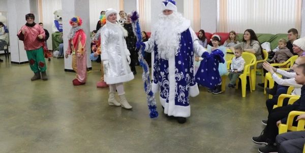 Детям Уйского района вручат подарки к Новому году