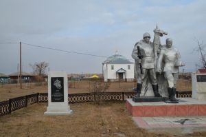 В Петропавловке установили памятник казакам-основателям села