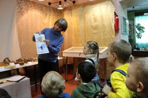 Воспитанники детсада побывали на экскурсии в Уйском краеведческом музее