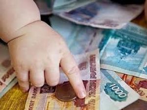 На каждого ребенка от 3 до 15 лет в России выплатят по 10 тысяч рублей