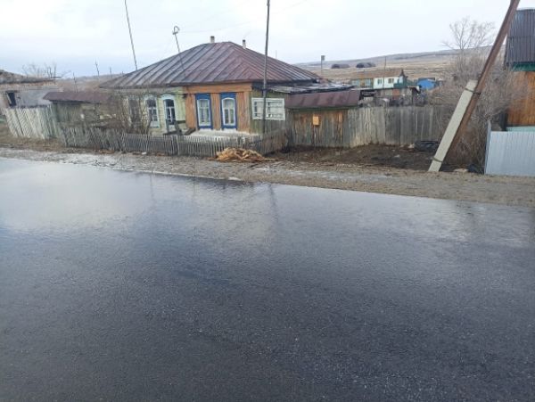 В Краснокаменке затопило дома и участок дороги