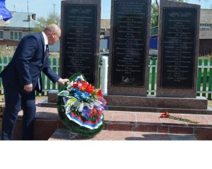 В Заозерном торжественно открыли памятник воинам - землякам Великой Отечественной войны