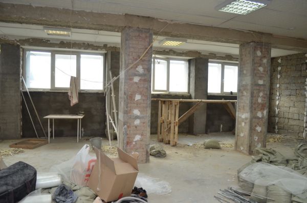 В Уйском ДК продолжается ремонт дискозала