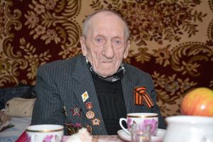 В Уйском ветерана войны Николая Сысо поздравили с 94 – летием