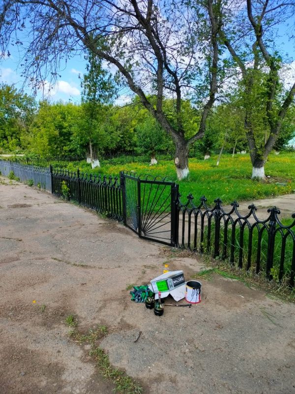 В Кидыше восстановили ограждение возле местного дома культуры