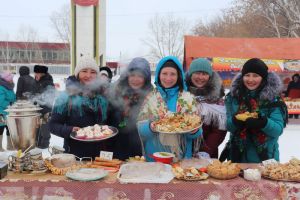 В Уйском отметили Масленицу