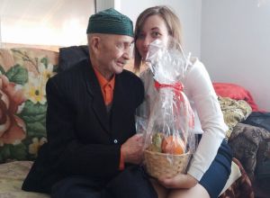 В Аминево поздравили ветерана с Днем защитника Отечества