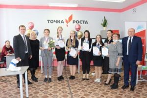 Старшеклассница из Уйской школы удостоена премии губернатора