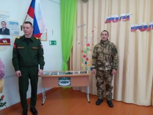 В Глазуновской начальной школе-детсаде открыли &laquo;Парту Героя&raquo;