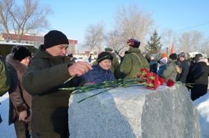 В Уйском прошел митинг, посвященный Дню памяти о россиянах, исполнявших служебный долг за пределами Отечества