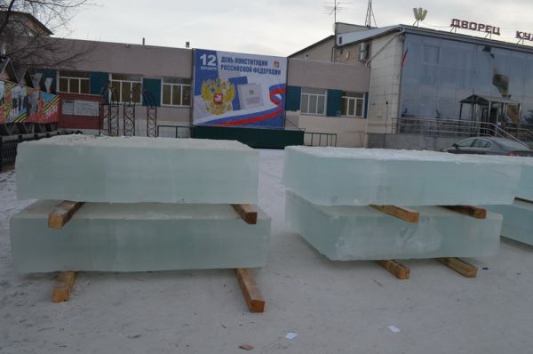 В Уйском обустраивают ледовый городок