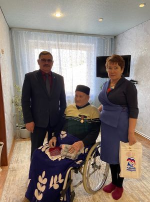 В Уйском районе вручают медали к 80-летию Победы
