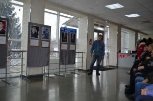 В Уйском прошло открытие фотовыставки об офицерах &ndash; земляках