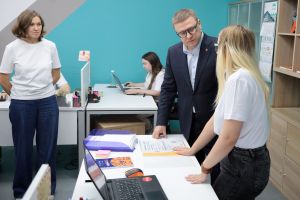 Алексей Текслер посетил региональный штаб &laquo;МЫ ВМЕСТЕ&raquo;