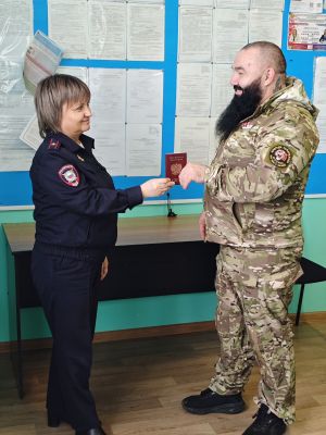 В Уйском полицейские за день поменяли паспорт участнику специальной военной операции