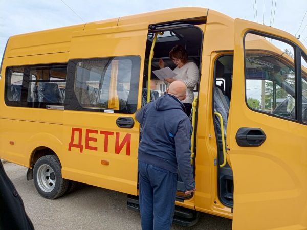 У Уйского ЦВР появился современный микроавтобус
