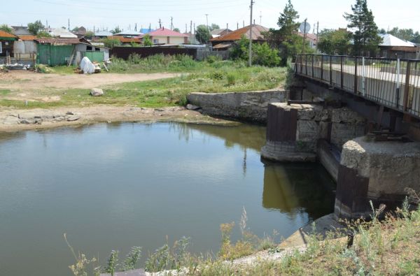 В Уйском погиб мужчина после прыжка в воду
