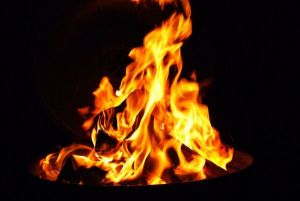 В Уйском горела деревянная баня