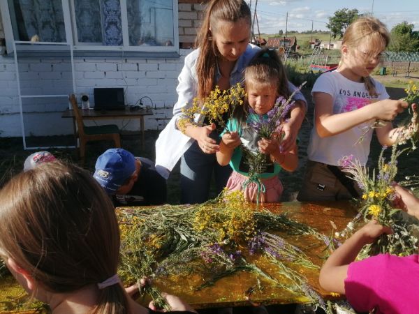 В Мирном и Зерновом отметили народный праздник