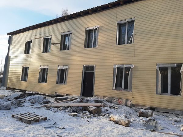 Продолжается ремонт участковой больницы в Мирном