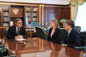 Губернатору Алексею Текслеру представили руководителя УФНС региона Александра Жеребцова