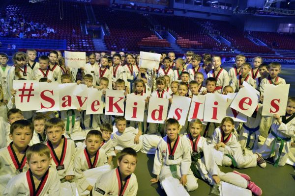 Участники чемпионата мира по тхэквондо в Челябинске поддержали всемирную акцию СпаситеДетскиеЖизни